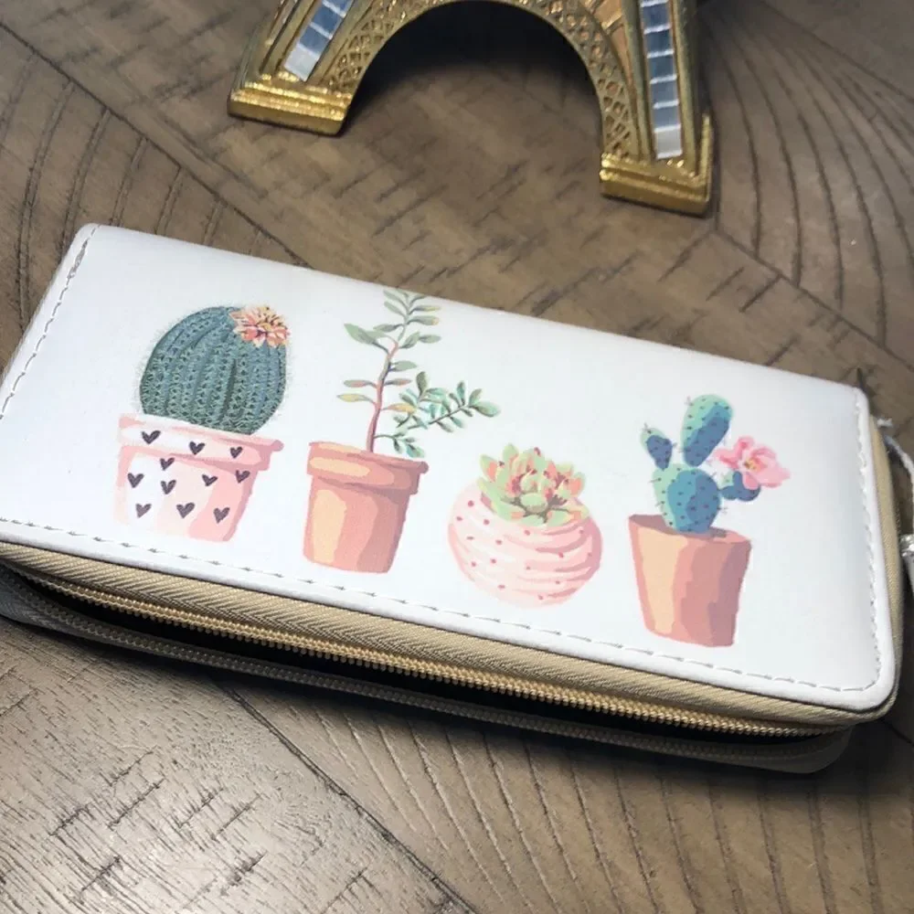 NWT Western Garden 🪴 Security Zip Vegan Wallet. Roomy!